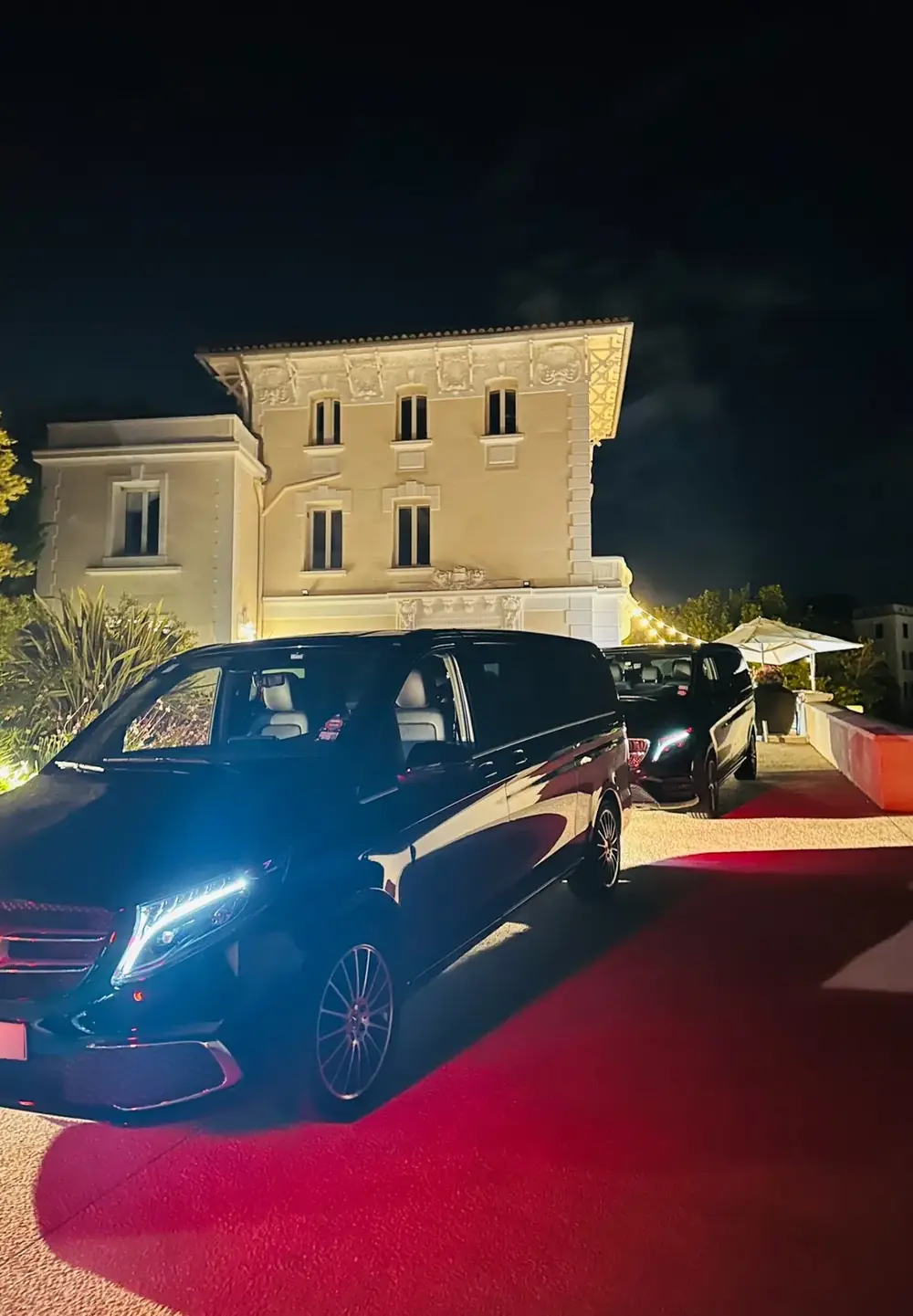 VTC Aix-en-Provence : Mercedes devant un domaine illuminé