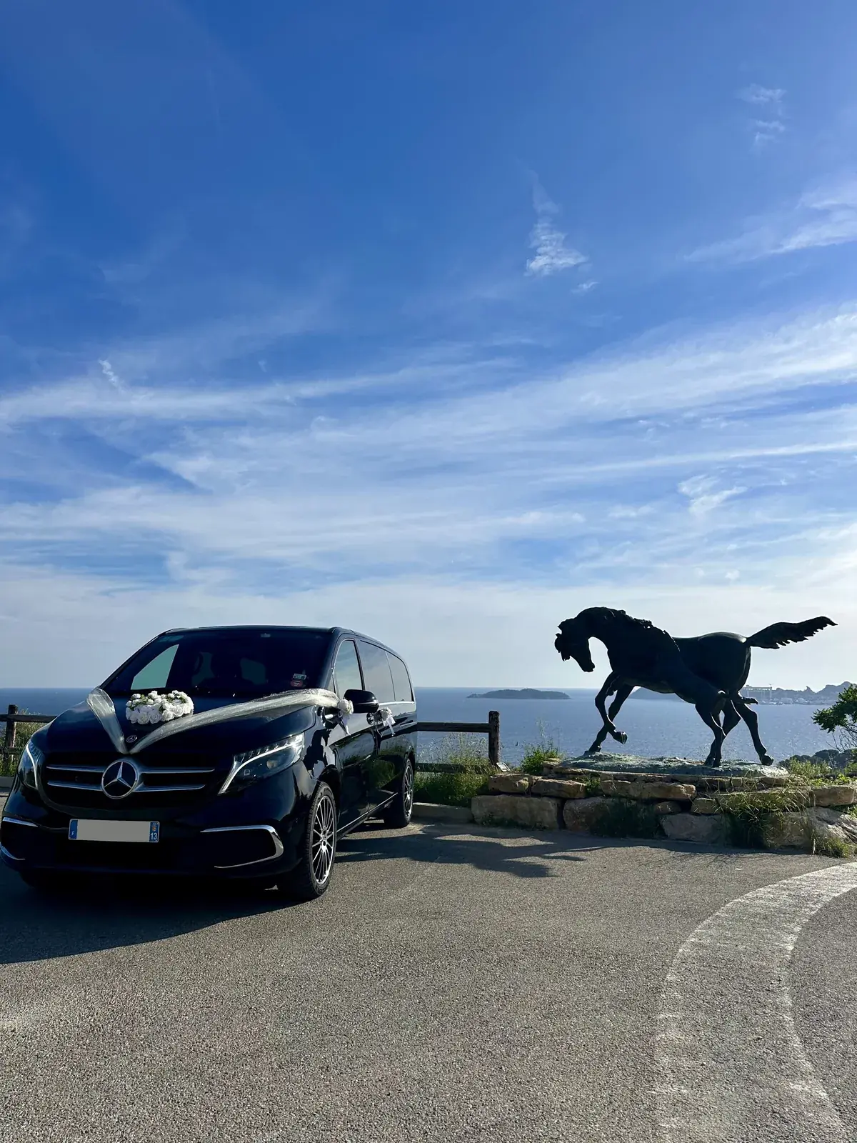 Mercedes Classe V face à la mer dans le golfe de Saint-Tropez