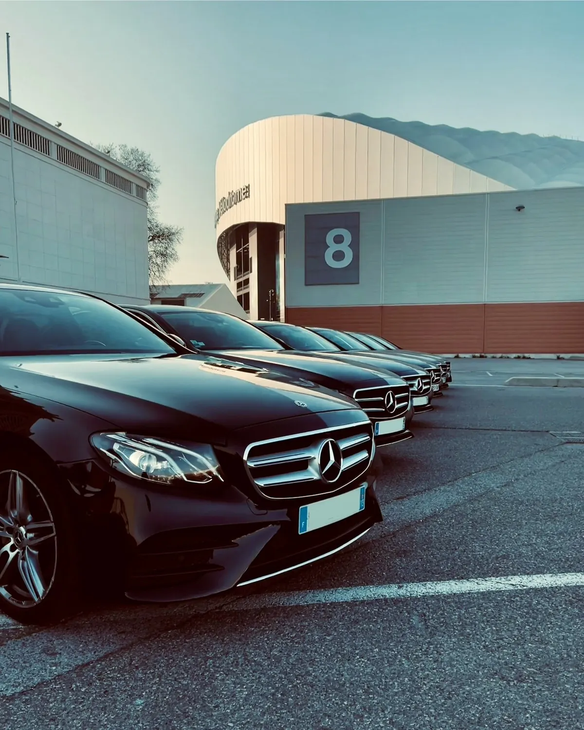 Berlines Mercedes Classe E avec chauffeur, prêtes pour une mise à disposition